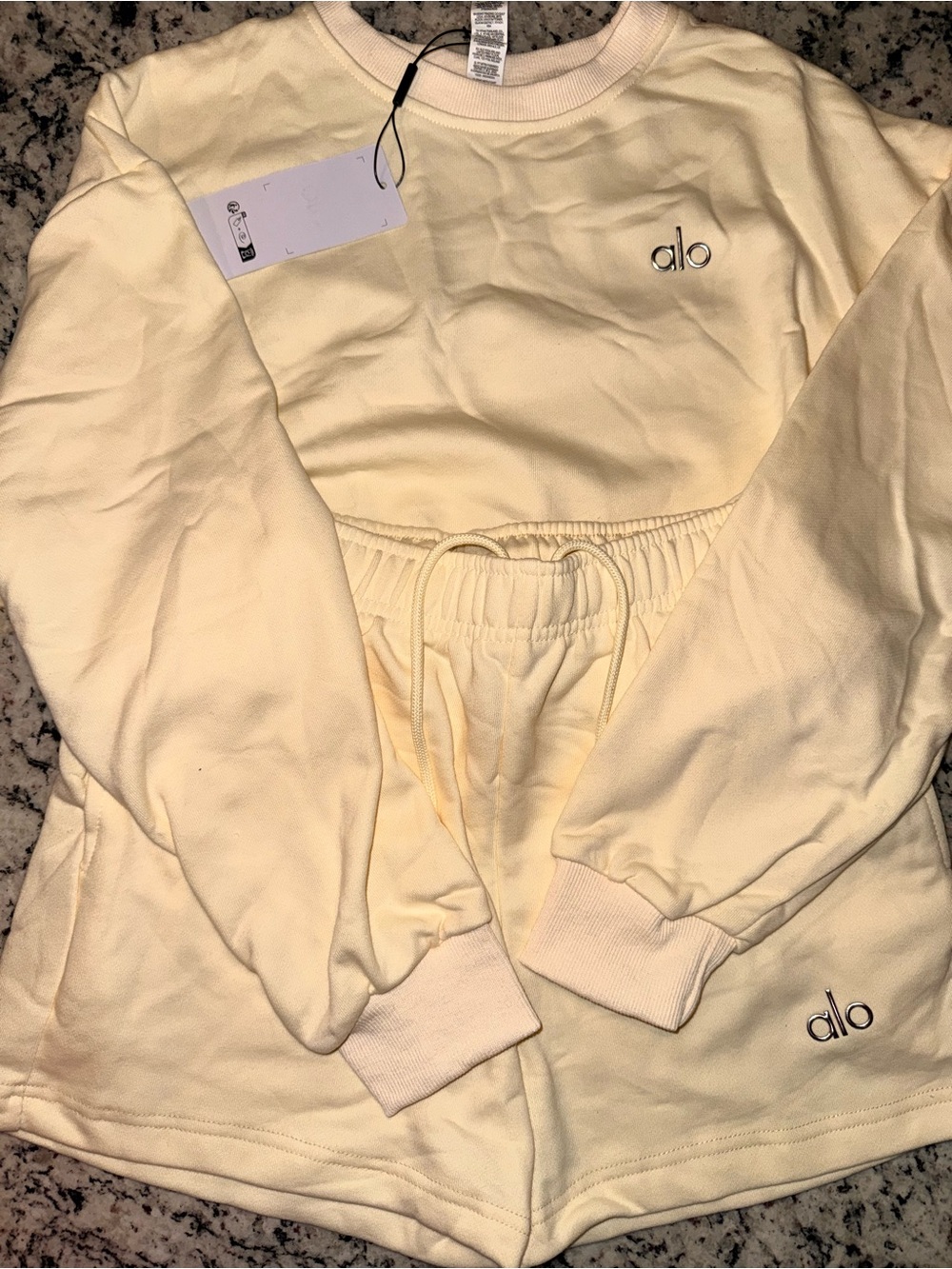 Size M ALO Yoga Women’s Cropped Crewneck Shorts Set - Yellow